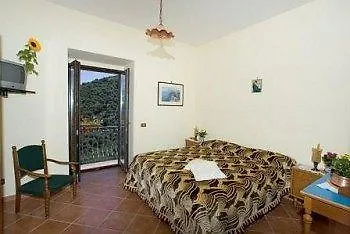 Casarufolo Paradise בית הארחה 2*